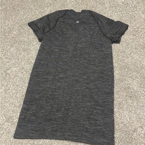 lululemon athletica Women's Black Heathered Short Sleeve Top